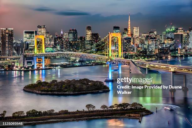 tokyo rainbow bridge and tokyo tower skyline at dusk - odaiba tokyo stock pictures, royalty-free photos & images