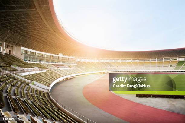 scheinwerfer und flutlicht in einem stadion - rugby league stadium stock-fotos und bilder