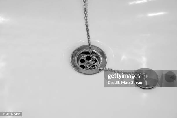 drain and drain hole in bathtub with chain - plug hole stock pictures, royalty-free photos & images