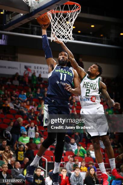 Hakim Warrick of the Iowa Wolves goes up for a dunk against Xavier Munford of the Wisconsin Herd in an NBA G-League game on March 16, 2019 at the...