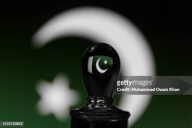 reflection of pakistani flag - islamabad united stock-fotos und bilder
