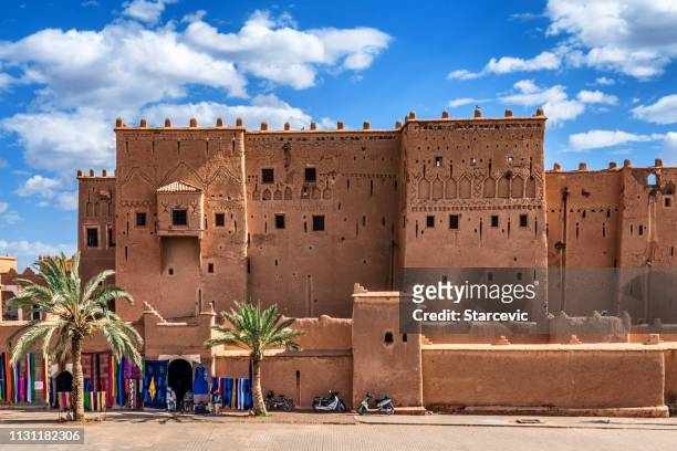 taourit kasbah in ouarzazate, morocco - kasbah of taourirt imagens e fotografias de stock