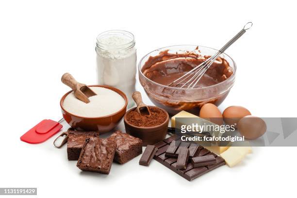 chocolade brownie ingrediënten op witte achtergrond - bowl of sugar stockfoto's en -beelden
