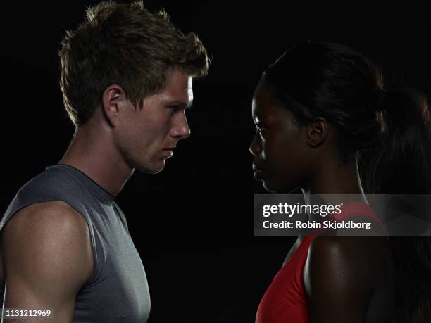 rival runners facing each other - side profile face to face stock-fotos und bilder