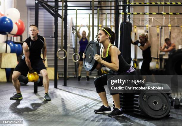 people circuit training in gym - circuit training stock pictures, royalty-free photos & images