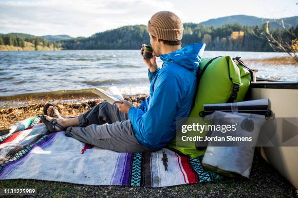 a man on a canoe adventure - bellingham stockfoto's en -beelden