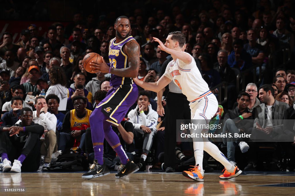 Los Angeles Lakers v New York Knicks