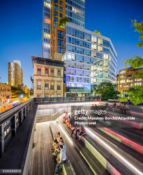 high line elevated park, 10th avenue square and overlook - park avenue manhattan fotografías e imágenes de stock