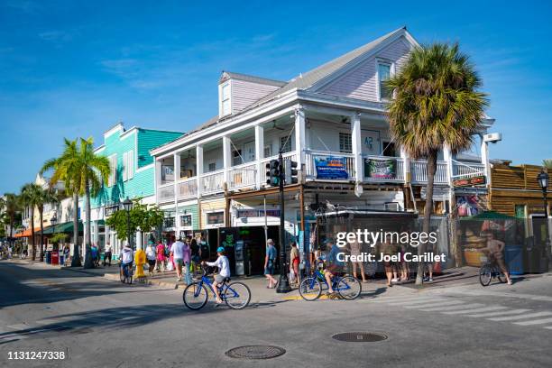 duval et les rues vertes à key west, en floride - key west photos et images de collection