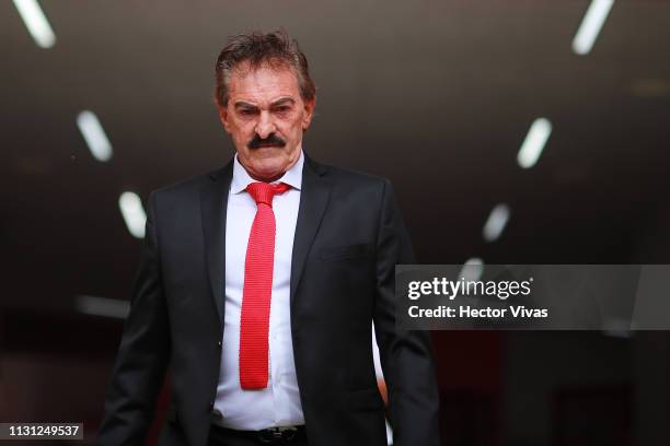 Ricardo La Volpe Head Coach of Toluca looks on during the 11th round match between Toluca and Atlas as part of the Torneo Clausura 2019 Liga MX at...