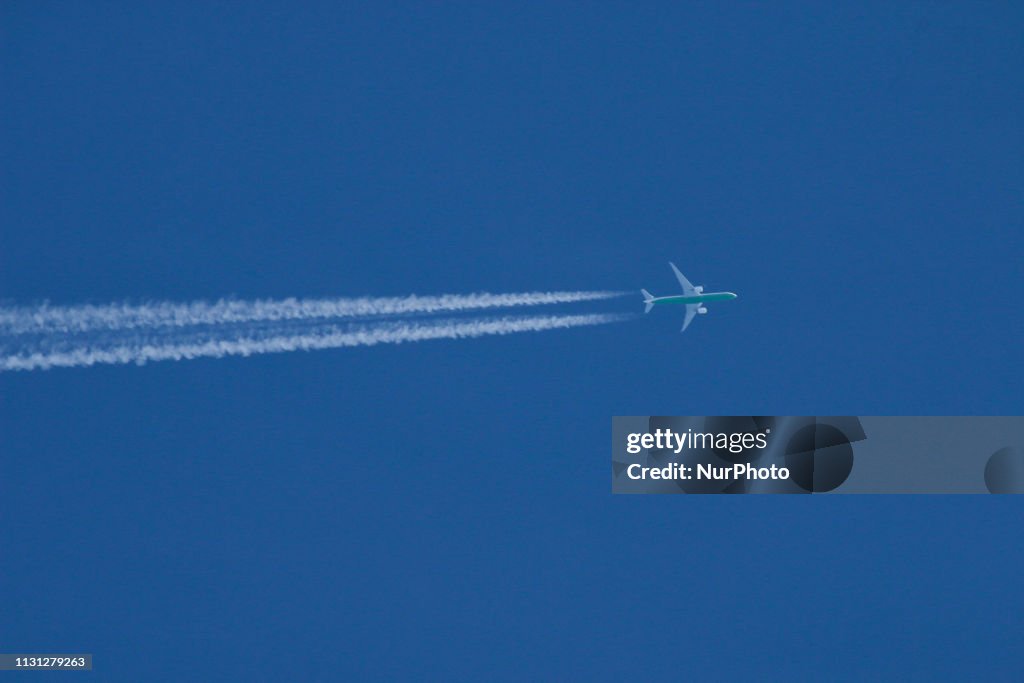EVA Air Boeing 777 Overflying