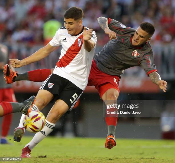Julian Alvarez of River Plate scores the first goal of his team during a match between River Plate and Independiente as part of Superliga 2108/19 at...