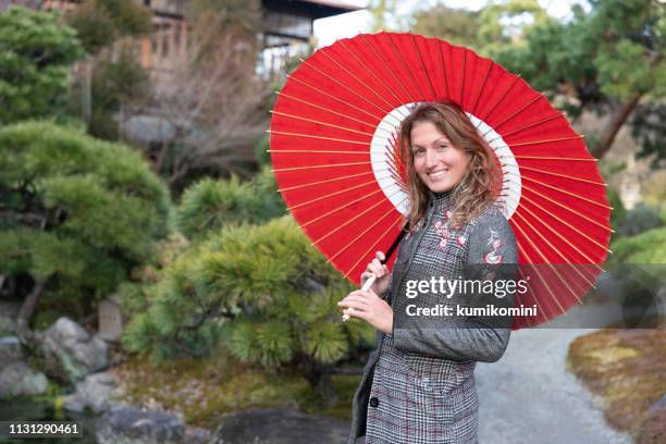 oost-europese vrouw reizen japan - eastern european descent stockfoto's en -beelden
