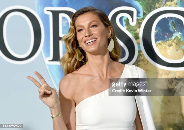 Gisele Bündchen attends the 2019 Hollywood For Science Gala at Private Residence on February 21, 2019 in Los Angeles, California.