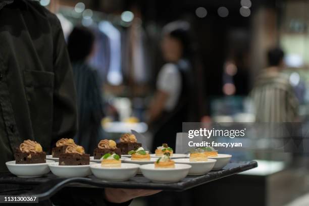 food service on a business event - abastecedor fotografías e imágenes de stock