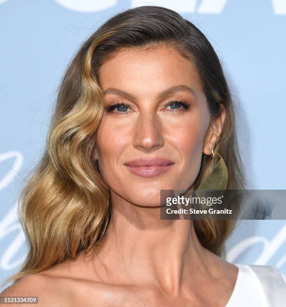 JGisele Bündchen arrives at the Hollywood For Science Gala at Private Residence on February 21, 2019 in Los Angeles, California.