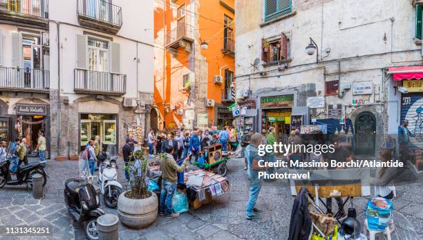 the corner between via san gregorio armeno and via san biagio dei librai - bancarella foto e immagini stock