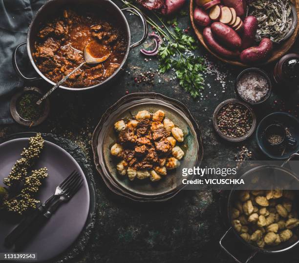 slow cooked meat stew with potato gnocchi - stuvning bildbanksfoton och bilder