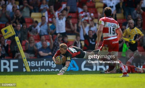 David Strettle of Saracens dives to score the fourth bonus try during the Aviva Premiership match between Saracens and Gloucester on April 24, 2011...