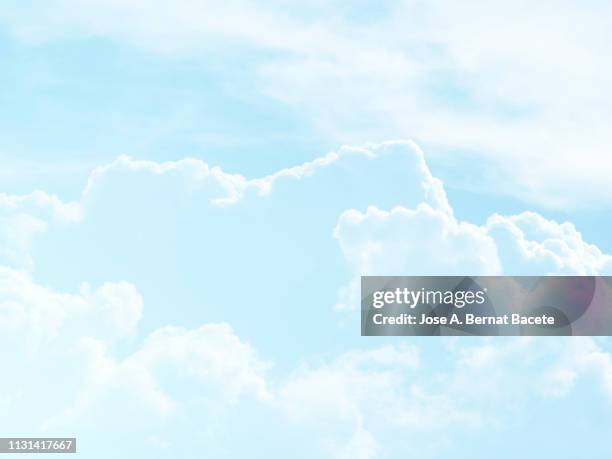 background of a sky of blue soft color with white clouds. - lichtblauw stockfoto's en -beelden
