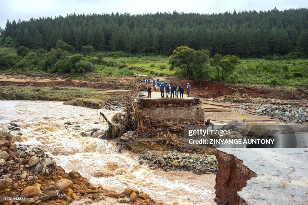 TOPSHOT-ZIMBABWE-WEATHER-CYCLONE