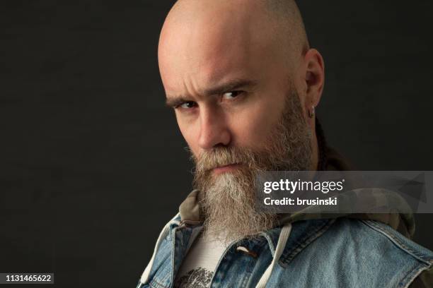 studio portret van een 35 jaar oude bebaarde man - 40 year old man stockfoto's en -beelden