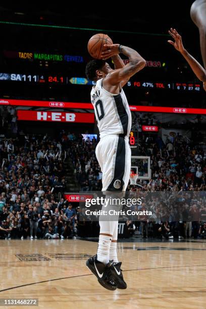 DeMar DeRozan of the San Antonio Spurs shoots mid range jumper against the Golden State Warriors on March 18, 2019 at the AT&T Center in San Antonio,...