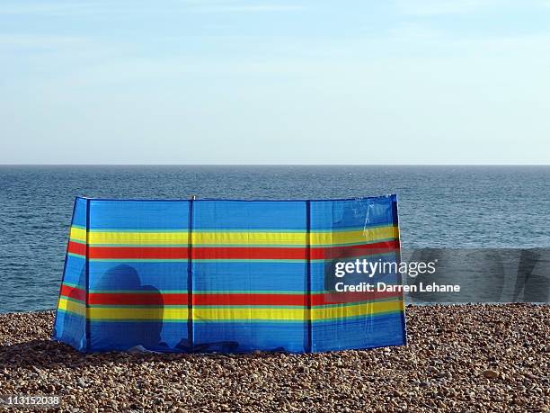beach windbreak, brighton - beach shelter stockfoto's en -beelden