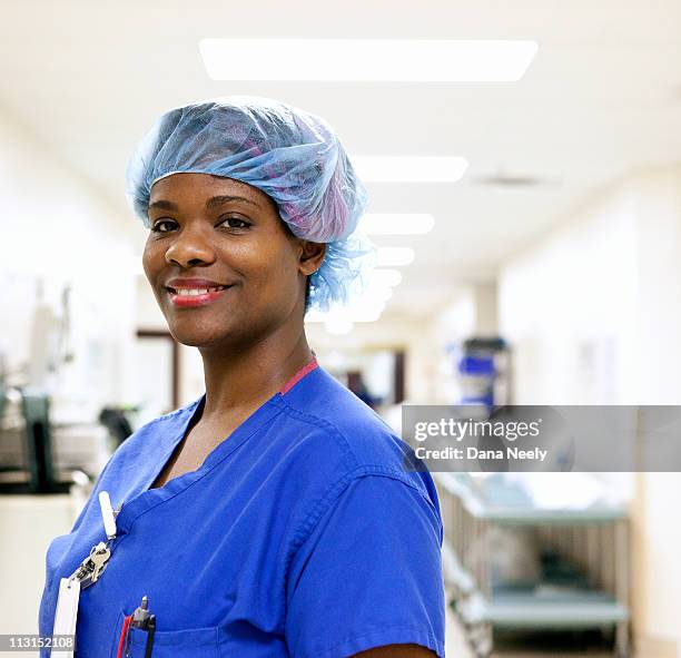 nurse in surgical corridor, portrait. - chirurgenkappe stock-fotos und bilder