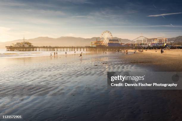 santa monica pier sunset - amusement park sky fotografías e imágenes de stock