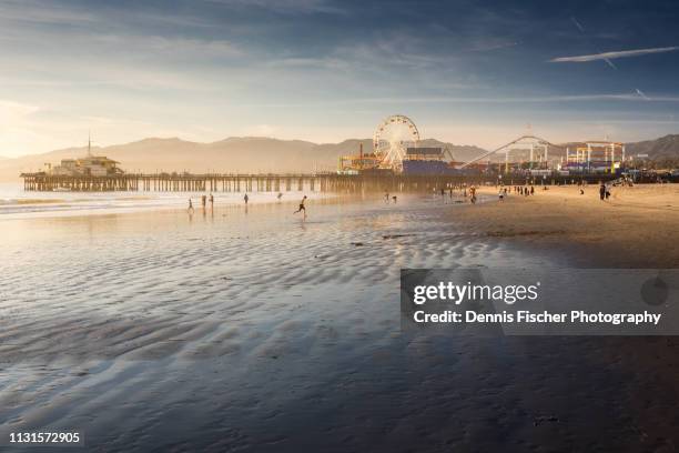 santa monica pier sunset - venice california photos et images de collection