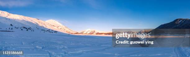 china kuitun snow mountain, xinjiang, china - 目的地 foto e immagini stock