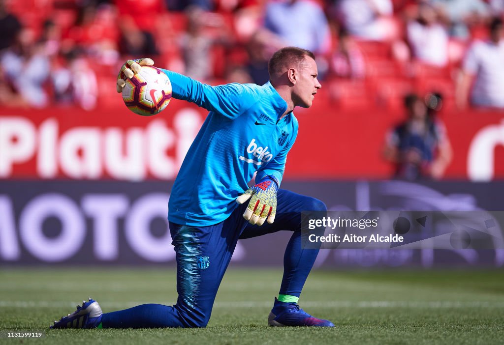 Sevilla FC v FC Barcelona - La Liga