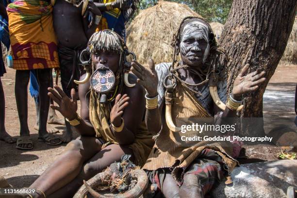 ethiopia: mursi women - wari imagens e fotografias de stock