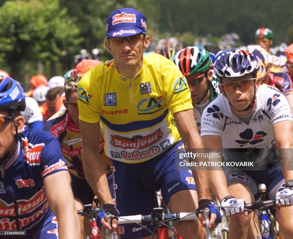 Didier Rous le Français Didier Rous roule dans le peloton, le 11 Juin 2001, lors ...