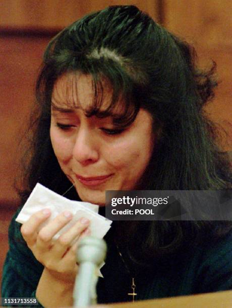 Lorena Bobbitt cries as she testifies about the night she cut her husband John Wayne Bobbitt's penis off, 14 January 1994 on the fourth day of her...