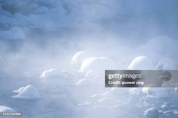 fresh snow surface - 冬天 fotografías e imágenes de stock