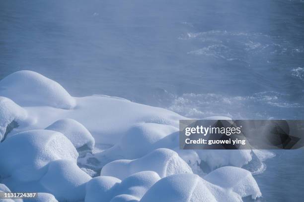 fresh snow surface - 藍色 - fotografias e filmes do acervo