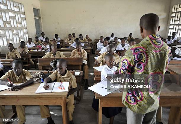 Children attend class on April 26, 2011 in the BAD school in the Koumassi popular neighborhood of Abidjan as the governemnt of Alassane Ouattarasa...