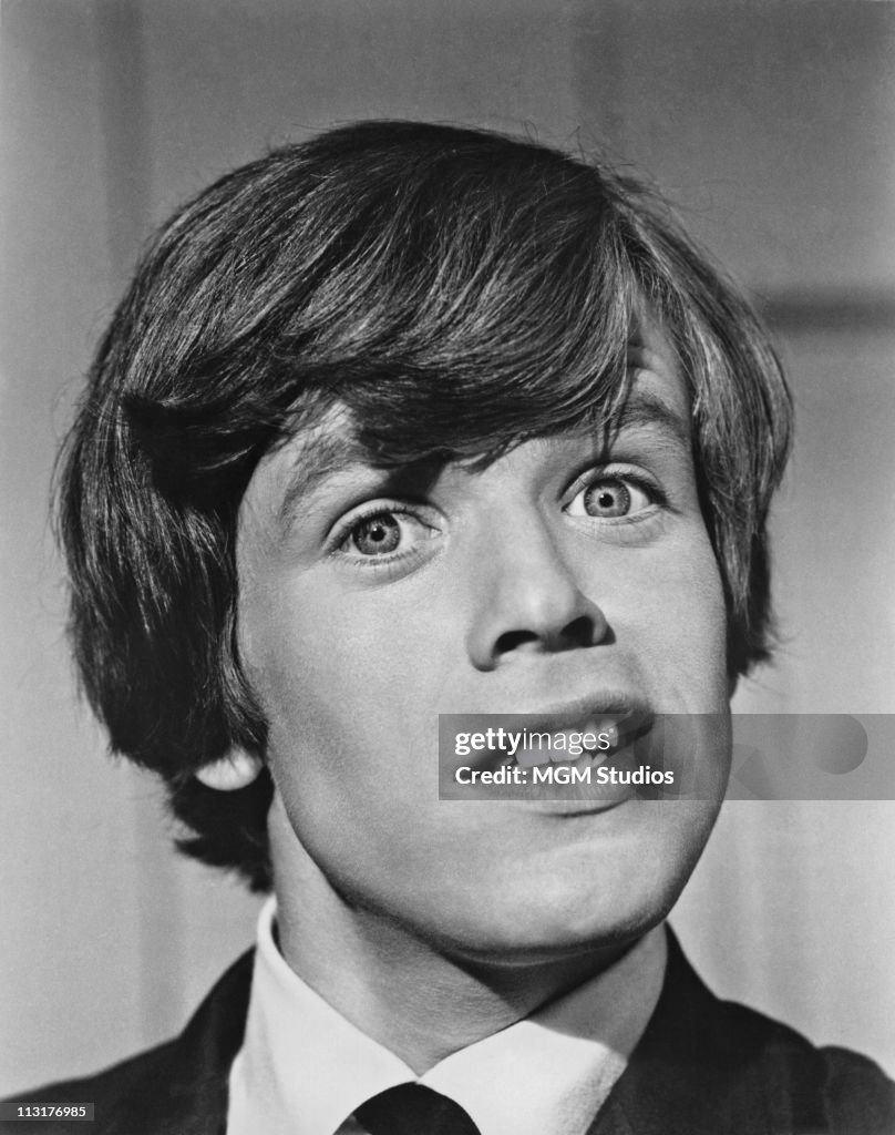 Peter Noone In Hold On