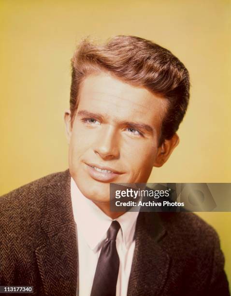 American actor Warren Beatty poses circa 1962.