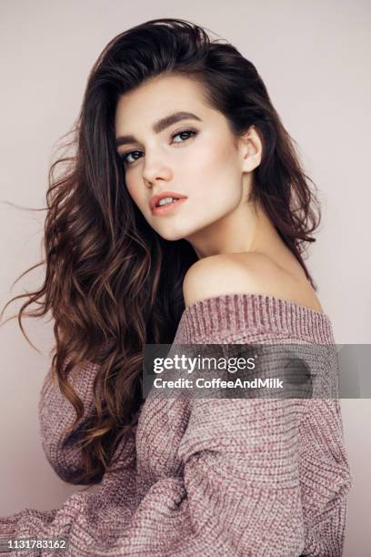 Curly Model Model With Curly Hair Photos and Premium High Res Pictures - Getty Images