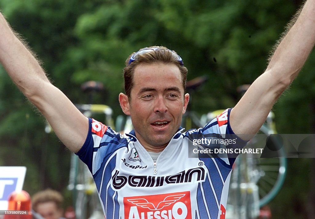 l'Italien Andrea Ferrigato de l'équipe BallanAlessio passe la ligne