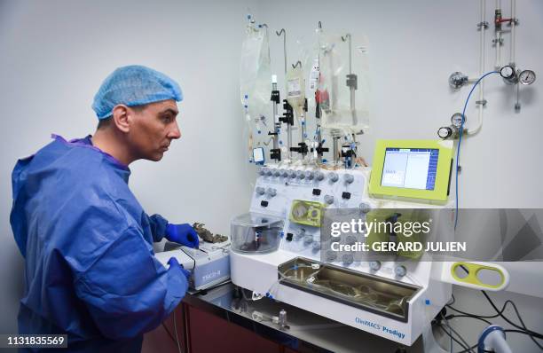 Prodigy Bioreactor 25 Medical Clini Stock Photos, High-Res Pictures, and Images - Getty Images