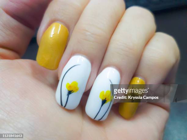 yellow tulip nails art - nail art 個照片及圖片檔