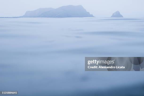 calm sea - ambientazione tranquilla stockfoto's en -beelden