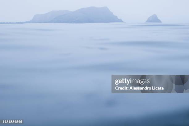 calm sea - ambientazione tranquilla stock pictures, royalty-free photos & images