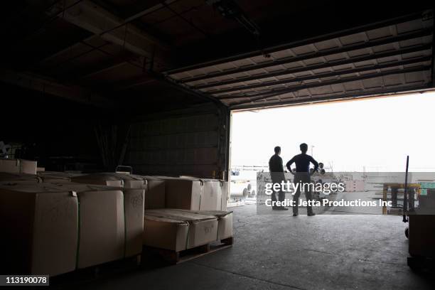 workers standing on loading dock of factory - loading dock 個照片及圖片檔