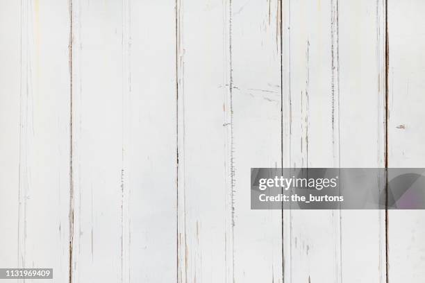 full frame shot of painted wooden wall, backgrounds - hintergrund holzwand weiß stock-fotos und bilder