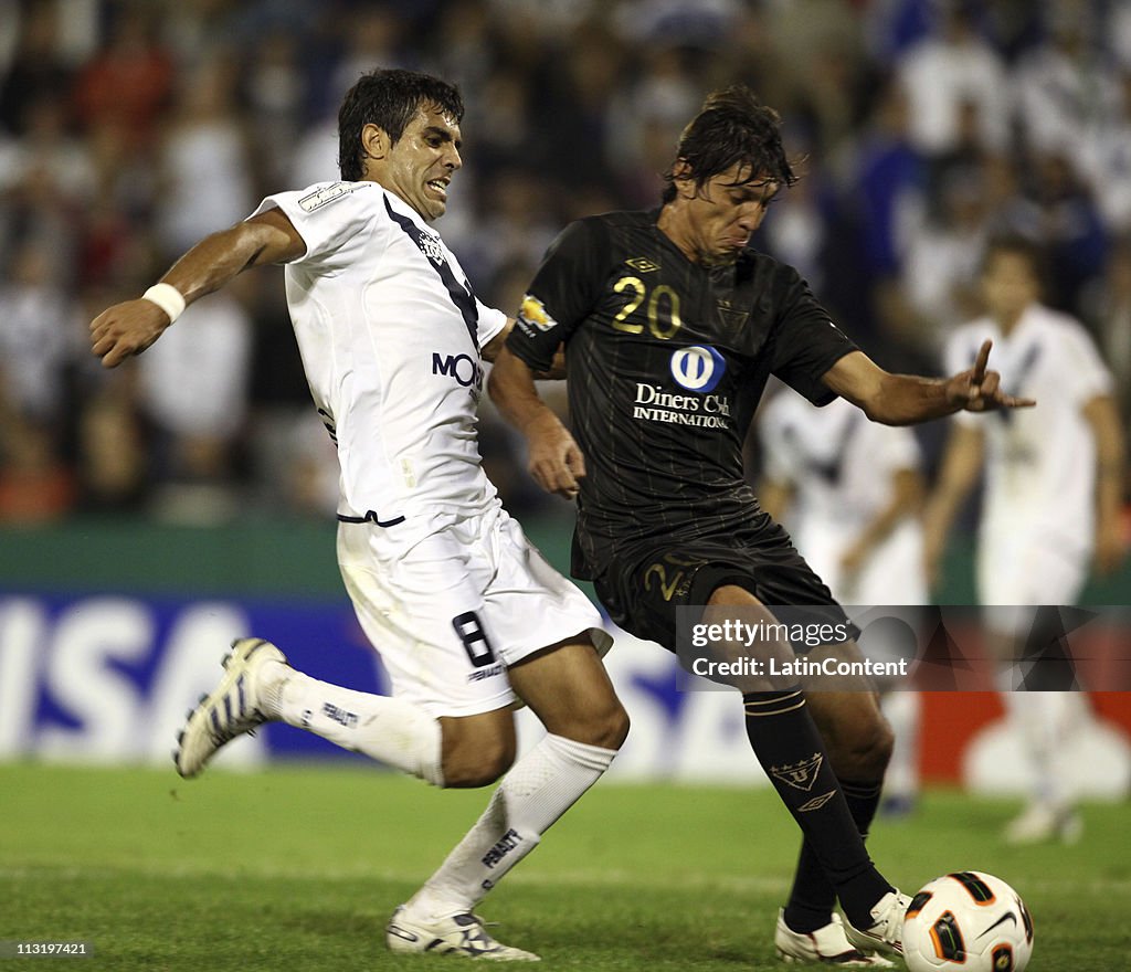 Velez Sarsfield (ARG) v LDU (ECU) - Santander Libertadores Cup 2011